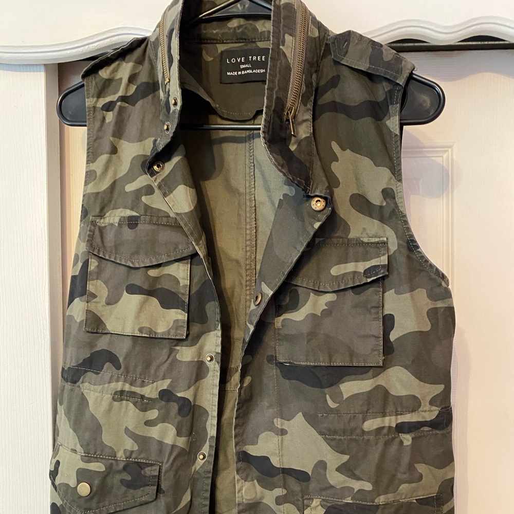 Love Tree Camo Vest